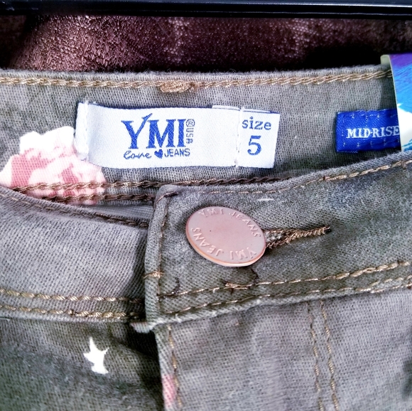 NWT, YMI Grey Floral Camo Cutoff Jean Shorts - Picture 6 of 10